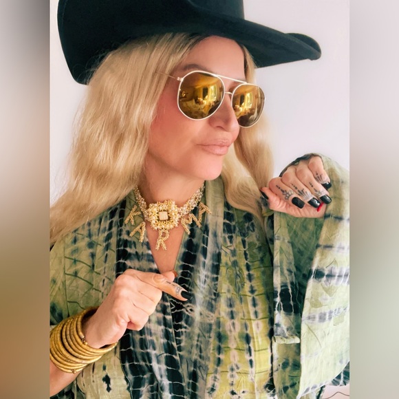 Loutus Kimono featuring sustainable Silk size large for the Queens  10 to 14 - Picture 9 of 17